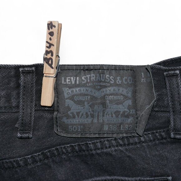 Levis 501 Men's Denim Jeans Size 38x30 Vintage Black Wash Button Fly - Picture 7 of 10